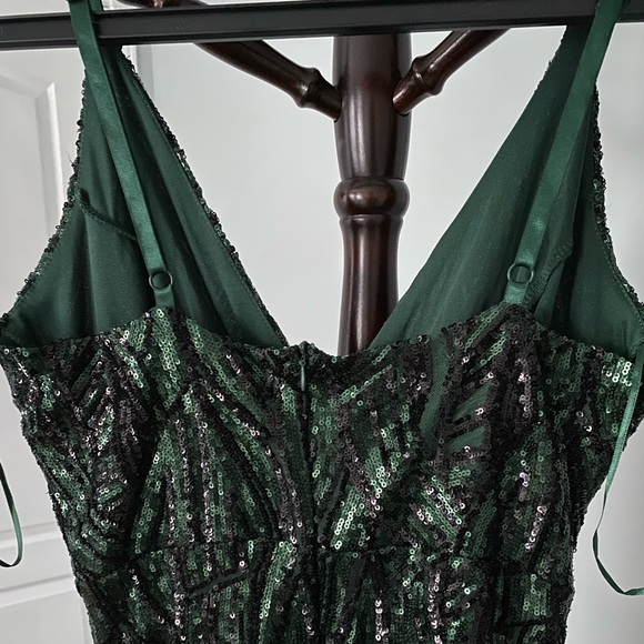 AMAZING GREEN SEQUIN DRESS😍😍 - Picture 3 of 4